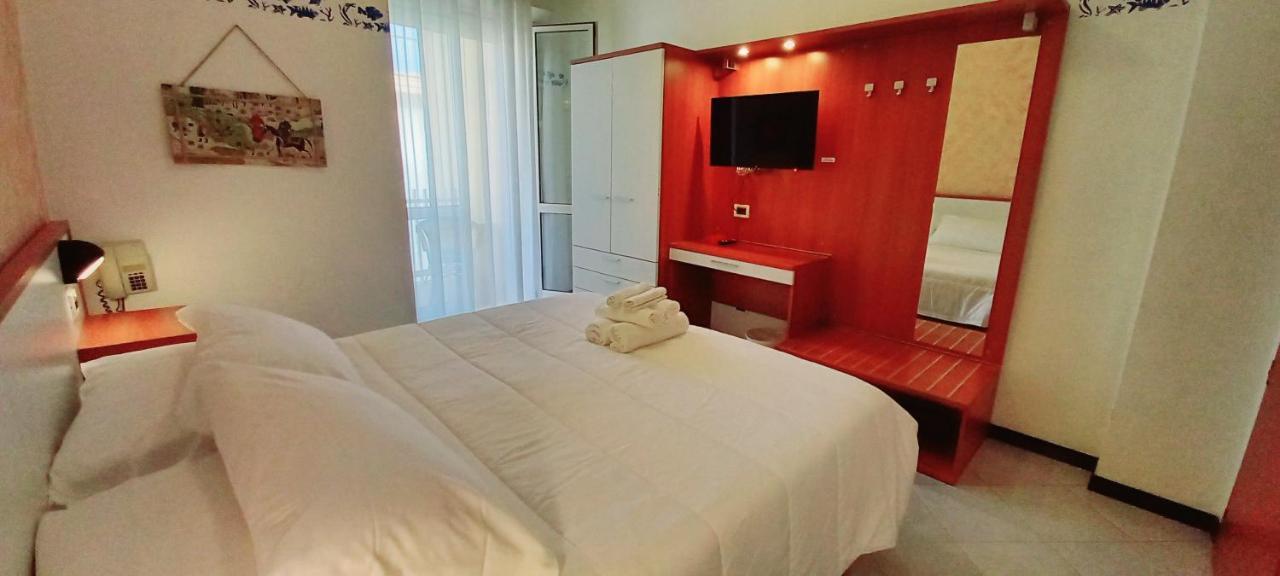 Hotel Brotas Rimini Eksteriør billede