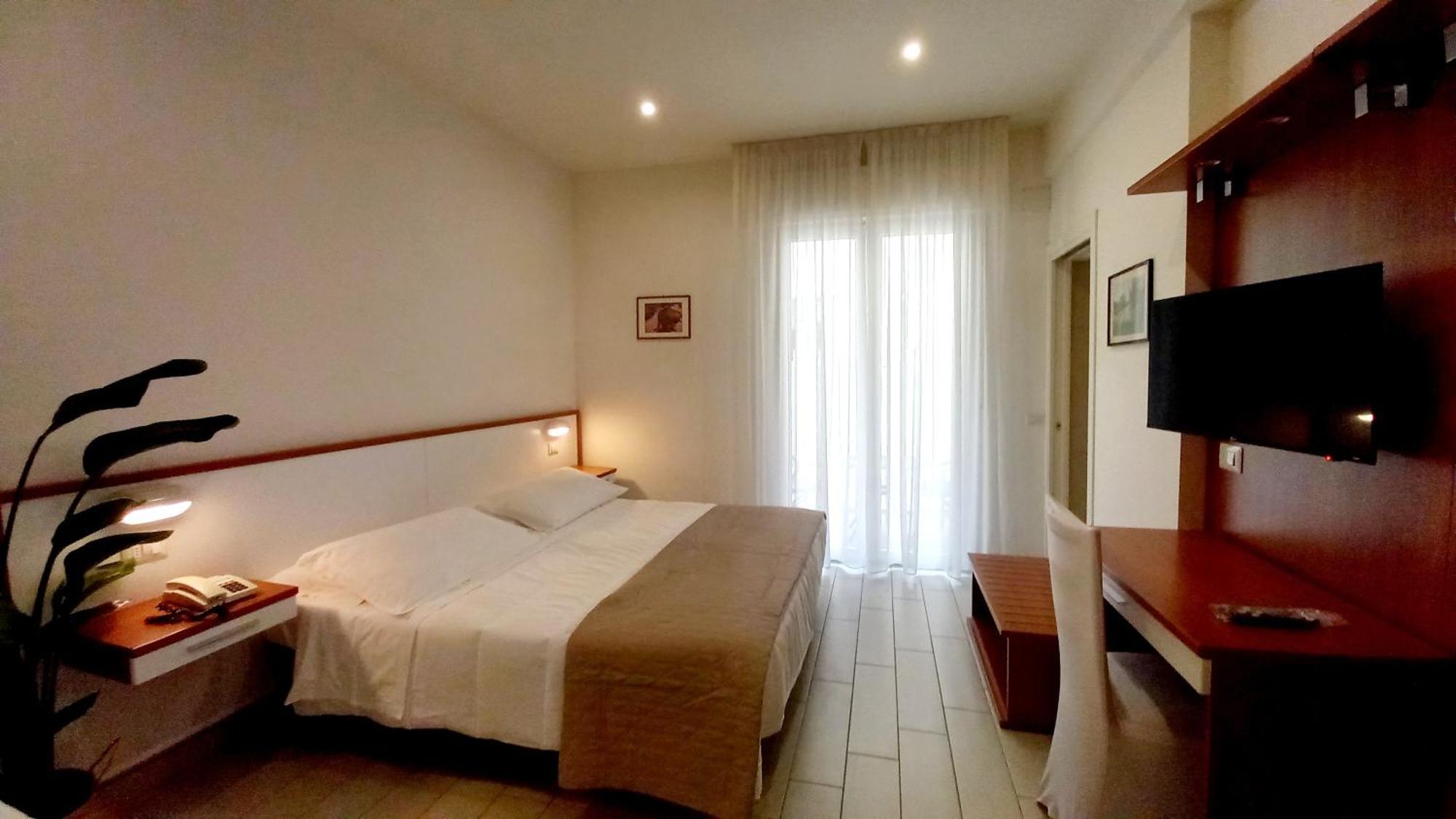 Hotel Brotas Rimini Eksteriør billede